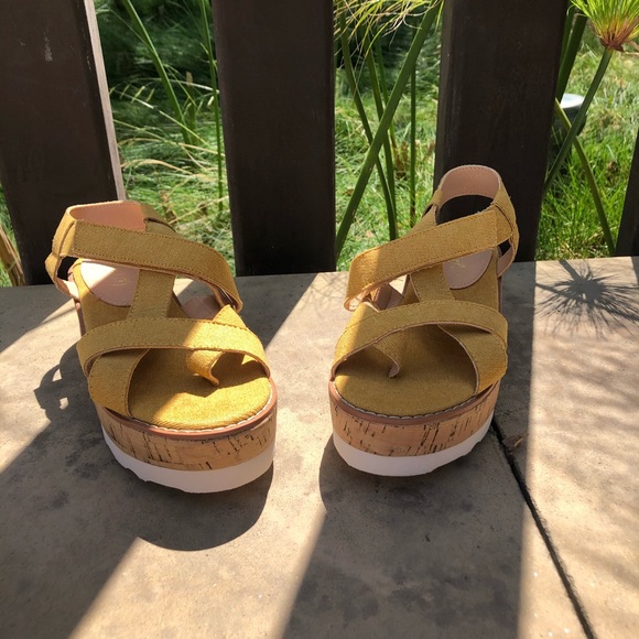 Sarah Platform Sandals Size 8.5 - Picture 4 of 5